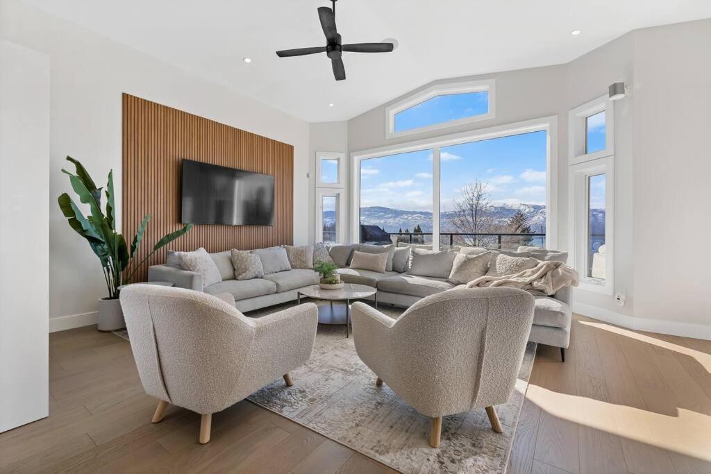 Luxurious 5 Bedroom House With Pool & Sauna West Kelowna Kültér fotó