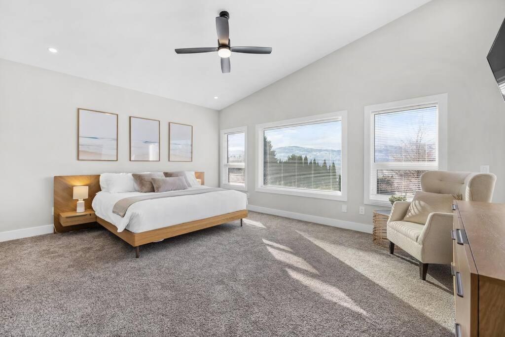 Luxurious 5 Bedroom House With Pool & Sauna West Kelowna Kültér fotó