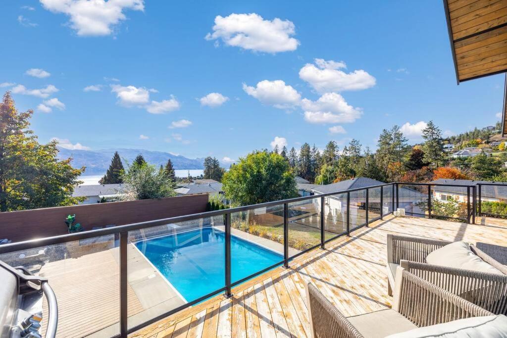 Luxurious 5 Bedroom House With Pool & Sauna West Kelowna Kültér fotó