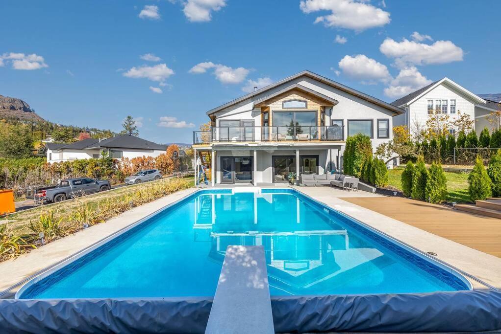 Luxurious 5 Bedroom House With Pool & Sauna West Kelowna Kültér fotó