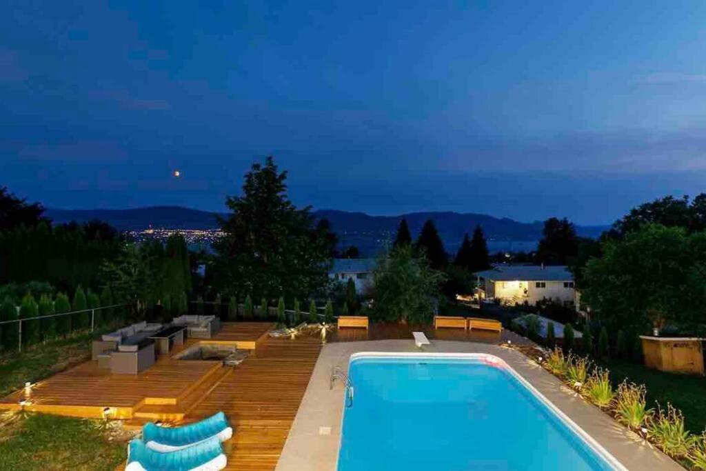 Luxurious 5 Bedroom House With Pool & Sauna West Kelowna Kültér fotó