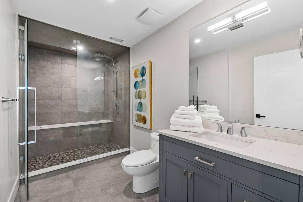 Luxurious 5 Bedroom House With Pool & Sauna West Kelowna Kültér fotó