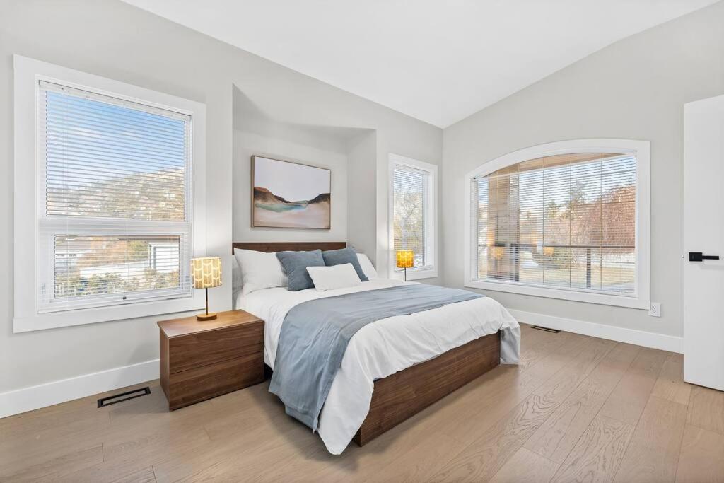 Luxurious 5 Bedroom House With Pool & Sauna West Kelowna Kültér fotó