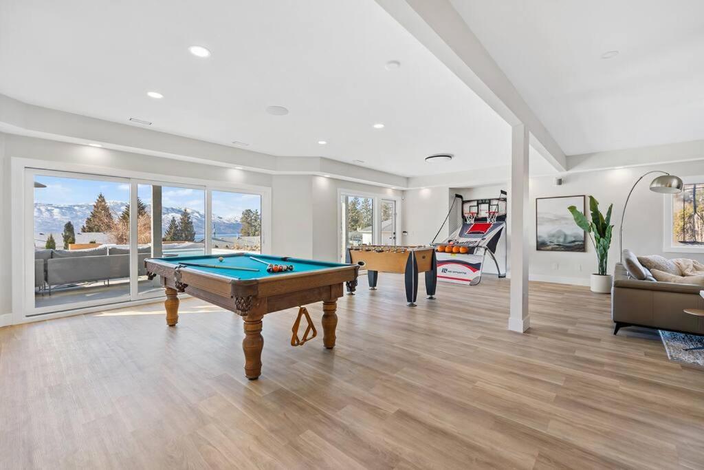 Luxurious 5 Bedroom House With Pool & Sauna West Kelowna Kültér fotó