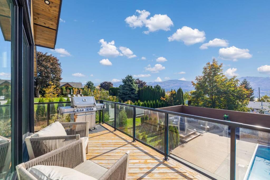 Luxurious 5 Bedroom House With Pool & Sauna West Kelowna Kültér fotó