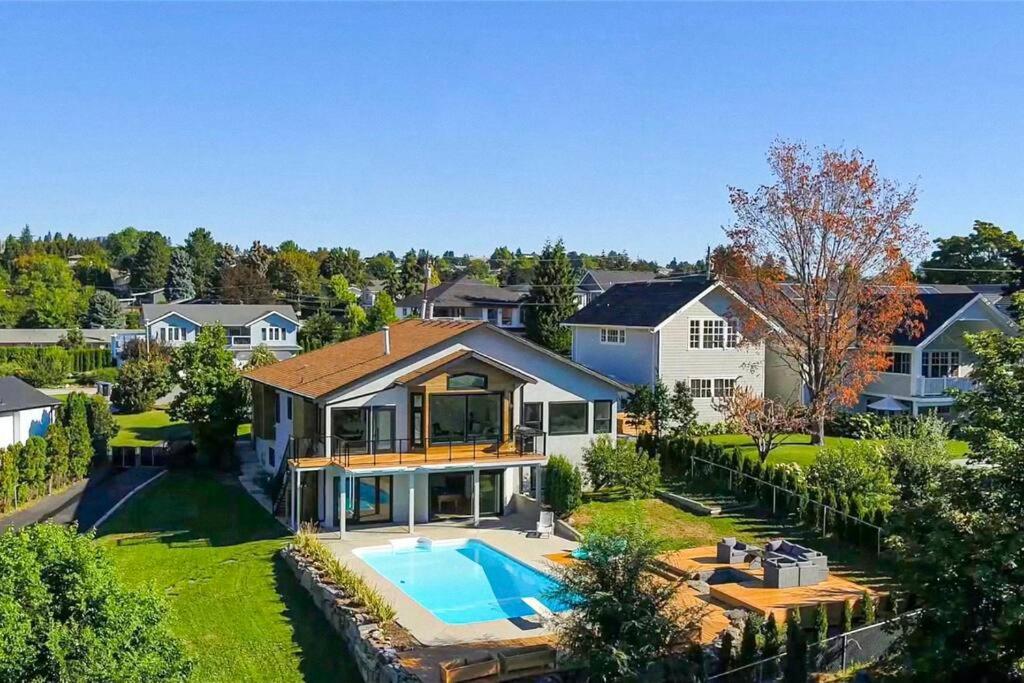 Luxurious 5 Bedroom House With Pool & Sauna West Kelowna Kültér fotó